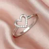 Pierścienie klastra puste serce rhinestone dla kobiet romantyczne pierścień w kształcie boho w kształcie sześciennej cyrkonu geometryczny kryształowy prezent biżuterii