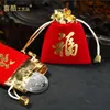 Sanat ve El Sanatları 2023 Tavşan Hatıra Yeşimi Yeşim Tavşan Chengxiang Şanslı Altın Para Kırmızı Paket Kadife Çantası
