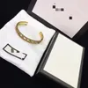 Schickes Charm-Armband mit Doppelbuchstaben in Geschenkbox, geprägtes Stempelarmband für Damen, 18 Karat Gold, Party, Jubiläum 06