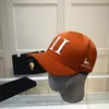 kapak tasarımcıları şapka Beyzbol şapkaları lüks casquette Trend Basit klasik mektup Kapaklar Moda Kadınlar ve Erkekler güneşlik Şapka Spor Topu Kapakları Açık Seyahat hediyesi