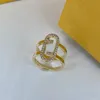 ファッションラグジュアリーバンド女性ダイヤモンドリングレディーブラス彫刻fレター18kゴールドリングジュエリーギフトFRN1-03276T
