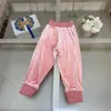 Luxury Kids Tracksuits Lovely Pink Velvet Material Baby Clothes Boy Jacket Storlek 110-160 blixtlåsrock och byxor nov05