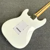 Tienda personalizada, fabricada en China, guitarra eléctrica de alta calidad, herrajes cromados, pastilla de tres piezas, guitarra blanca, entrega gratuita