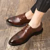 Dress Shoes 2023 Spring Gentleman Oxfords Leather Luxury Goods Men Mode Casual puntige teen Formele zakelijke mannelijke bruiloft