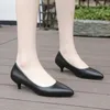 Chaussures de robe confortables en cuir véritable femmes noir blanc chaussures de mariage mariée bas med mince talons hauts pompes de travail de bureau pour femme 231108