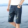 Mäns shorts mäns rippade denim sommarhål förstörde jeans smala raka ljusblå byxor