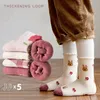 Meias infantis 5 pares de meias grossas de crianças de infantil meias de inverno de estudante super quente, meias de neve infantil para crianças, presente de natal de coral não deslize meias 1-12 anos 230408