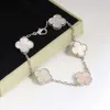 Klassiska designer smycken van clover armband smycken fyra bladgräs hög upplaga lycklig blommor dubbelsidig kvinnlig armband 18k rosguld röd jade armband