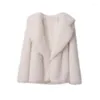 Futro kobiet luksus sztuczny płaszcz Kobiety ciepłe skręcenie gradient zwierzęcia Furry Kobiet Kobieta 2023 Autumn Winter Loose Lose Handwear