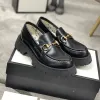 Scarpe eleganti di marca di lusso Mocassino con suola in pelle ricamata con ape da donna Mocassino con suola in pelle ricamata al 100% mocassino con suola in tela nera rossa Designer in pelle di alta qualità