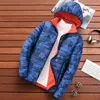 Piumino da uomo mimetico Casual da uomo invernale Giacche corte e cappotti con cappuccio Tasche Parka caldo Cappotto con cerniera Abiti da uomo spessi sciolti 2023