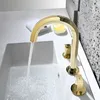 Torneiras de pia do banheiro de luxo ouro latão torneira de alta qualidade artística dois punhos três furos misturador de água fria