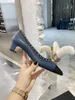 2023S Designer Leather Sapatos Saltos de Sandálias Mulheres Médio Bombas de Bombas