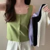 女性のニットニットサスペンダーベスト女性の春と夏のファッションの学生は、底のシャツの外側の薄い服の正方形の襟を見る