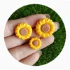 Dekorative Figuren aus Kunstharz, Sonnenblumen, Gänseblümchen-Charms, Anhänger, flache Rückseite, Cabochons für die Herstellung von Handyhüllen, DIY-Schmuck