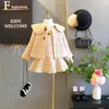 Kläderuppsättningar Kidkläder för flickor Fashion Plaid Lapel Coat ärmlös klänning Autumn Winter Cotton Thicken Baby Girl Clothes 231108