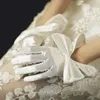 Fem fingrar handskar kvinnors eleganta Big Bow White Black Satin Glove Female Spring Summer Vintage Sunscreen Driving R571