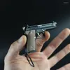 Decoratieve beeldjes 1: 3 Beretta Keychain Model 2023 Hoge kwaliteit metalen pistool pistool miniatuur heren en verjaardagscadeaus voor vrouwen