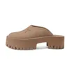 2023 SLIPPER Women muilezels sandalen mannen beroemde glijbanen Waterfront roze beige lederen sandaal Sandaal Sandaal Strandschoenen huis buiten feest klassieke sandale big size 45