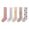 Chaussettes pour enfants 4 paires/lot de chaussettes pour filles Chaussettes mignonnes en coton pour bébé, chaussettes hautes douces pour enfants à tube long né, chaussettes chaudes pour les jambes des tout-petits 230408