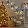 Flores decorativas La escalera preiluminada inalámbrica Adornos de Navidad Coronas para la puerta de entrada Adornos colgantes de ventana de pared de vacaciones Corona de pompones