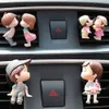 Décorations Désodorisant Mignon Couple Poupée toon Amoureux Accessoires De Voiture Intérieur En Métal Aromathérapie Air Vent Clip Parfum Ornement AA230407