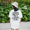 男性のTシャツ男性女性夏の生きている愛の神のプリントY2K Tシャツユニセックスクリスチャンクロスイエス半袖Tシャツルーズコットントップ230408