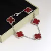 Klassiska designer smycken van clover armband smycken fyra bladgräs hög upplaga lycklig blommor dubbelsidig kvinnlig armband 18k rosguld röd jade armband