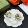 Stud Fashion Heart Pearl Stud örhängen Kvinnor 14K Gold Brass Material 925 Silver Needle Designer Earring Present smycken