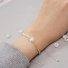Strand 10 pièces Bracelets de perles minimalistes lettres de coquillage chaînes réglables minces bijoux cadeau pour les filles