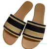 Luxuy Sandália Sandália Sandália Flipers de Praia Designer de calcanhar chapas de moda Flops Leather Lady Lady Slides Sapatos Famale Hotel Bath Ladies Sexy Sandals Large Large