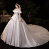 Weißes Hochzeitskleid, Brautmeister-Hochzeitskleid aus hochwertigem Satin, leichtes Kleid, großer Schwanz