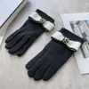 Marke Fingerhandschuhe Damen Accessoires Designer Wolle Modeschmuck hochwertige Blumen LOGO Herbst und Winter plus Samthandschuhe 8. November