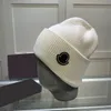 Şık lüks ağzına gelmez Beanie Tasarımcı Erkekler ve Kadınlar Örme Şapkası Sonbahar Yün Şapka Mektubu Jacquard Unisex Kashmere Mektubu Gündelik Kafatası Açık Şapka Fabrika Mağazası