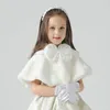 Casaco flor meninas engrossar pelúcia bolero encolher de ombros princesa branco casaco de pele falsa ombro capa vestido de casamento xale envoltórios roubou bowknot 231108