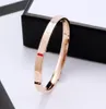 Bracelet en acier au titane Femme Bracelet de tous les jours Designer Bijoux unisexes en acier inoxydable classique Bracelet Hommes Femmes Couples bijoux Bracelet Accessoires avec boîte