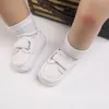 Pierwsi spacerowiczowie urodzeni Baby Prewalker Dziewczęta chłopcy swobodne buty skórzane niscon Softsole niemowlę maluch 018m Chrzty 231109