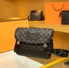 Designerväskor kvinnor Canvas Handväska Handväska Stor kapacitet Paket Lady Tote Bags Shoppingväska Högkvalitativ modeaxelväska