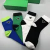 4Prairs Mense Womens Socks Sports Breattable Sock Embrodery Cotton Winter Mesh Letter Printed Man Woman With Box