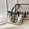 Bolsos para mujeres Bolsos de cuero CE Bolsos de cuero Cel Bag Bag Split Backet Messenger Cow Wide tiene una hermosa capacidad de moda Bolsa para mujer de gran capacidad 2024 PI2U