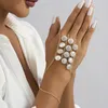 Bracelets de charme 2023 Perle d'imitation irrégulière pour femmes Niche Design Polyvalent Dames Banquet Cadeaux Bijoux Vente directe en gros