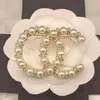 Litery broszka luksusowa marka design kobiet broszki perły garnitur pin biżuteria dekoracja odzieży Wysoka jakość akcesoria