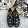 2018 nouvelles petites chaussures en cuir printemps et été nouvelles femmes abeilles brodées étoiles à cinq branches femmes039s chaussures femmes08184264