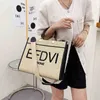 2024 NY DESIGNER WOMENS CROSSBODY SHOULDE PORTABLE STRAW WOVED Simple Letter broderad messenger väska