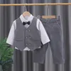 Ensembles de vêtements 2023 Mode Enfants Porter Bébé Chaîne Gilet Gentleman Costume Garçon Couleur Unie Cravate Chemise Trois Pièces Soirée Formelle Dres 231109