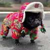 Abbigliamento per cani Moda classica Cina Nord-est Cappotto in cotone con fiori grandi per cani Anni Costume Addensare tuta calda Abiti invernali