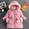 Jackor Winter Girls Jacket Skicka handskar varm päls krage prinsessor kappa huva blixtlås ytterkläder barn bomullsupptagen parowsuit 2-8y 231109