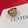 Ring Valentinolies Designer Kobiet Najwyższa jakość z pierścieniem pudełkowym Litera biżuterii v biżuteria mosiężna Zestaw materiału z szampanem Letter Regulowane pierścienie otwierające