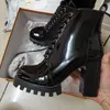 Botas Super High Heel Platform Designer de tornozelo Fashion Black Patent Leather Lace Up Motorcycle Winter Shoes Women1