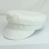 Berets luksusowe kobiety perły rb list MiliTray Hat moda streetwear granatowy kapelusz regulowany płaski czapki sboy casual gorras Visor Hats 231108